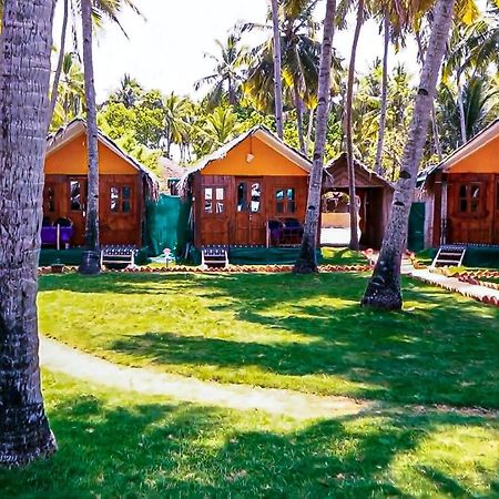 Отель Om Sai Beach Huts Агонда Экстерьер фото